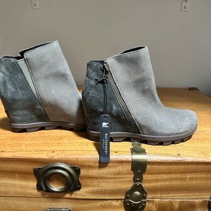 Sorel green waterproof wedge boots - 8